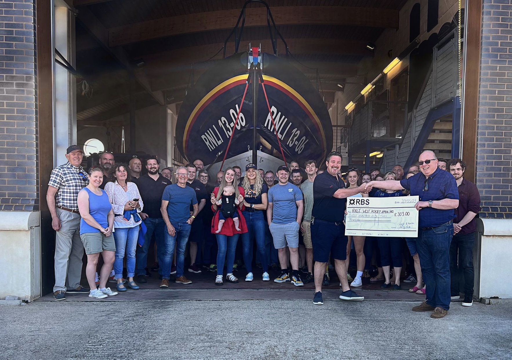 donation_in_memory_of_haydn_griffiths_presented_to_hoylake_rnli