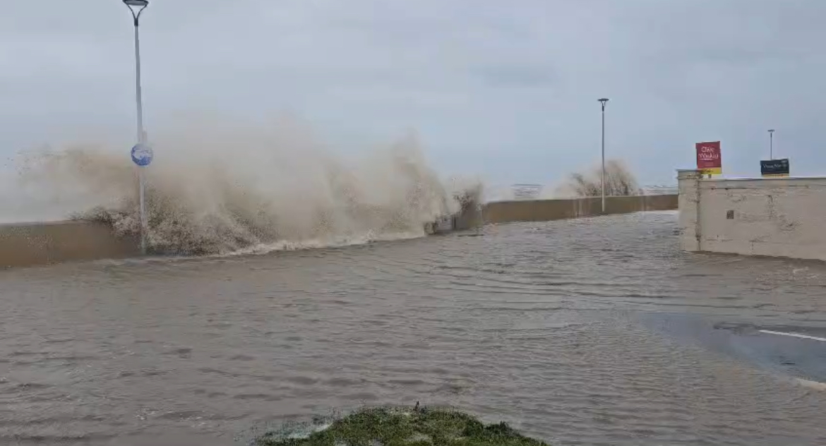 RNLI rescue Tanskey’s staff as storm batters West Kirby