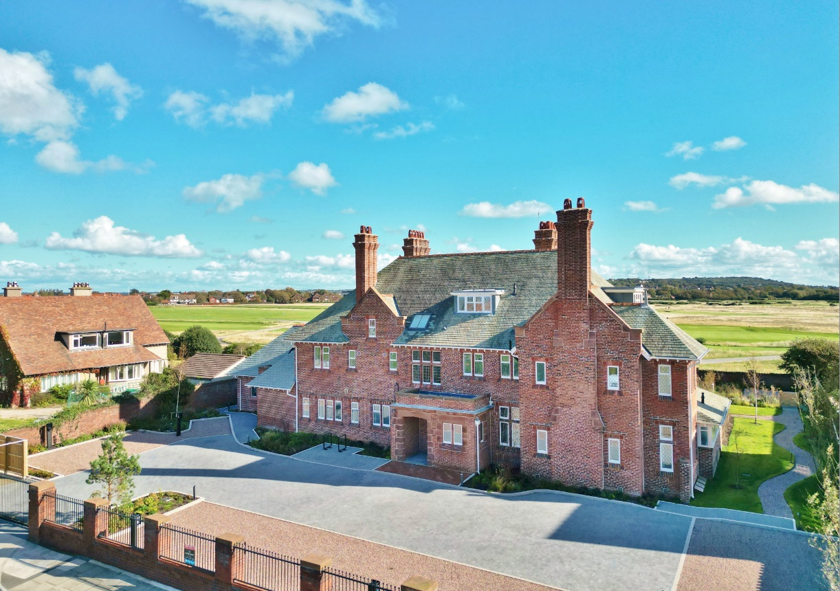 Hilstone Grange Offers Spectacular Views of Royal Liverpool and the Dee Estuary