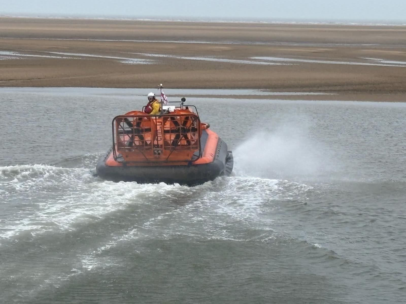 hoylake_rnli_hovercraft_rescues_three_people_cut_off_near_leasowe_lighthouse2