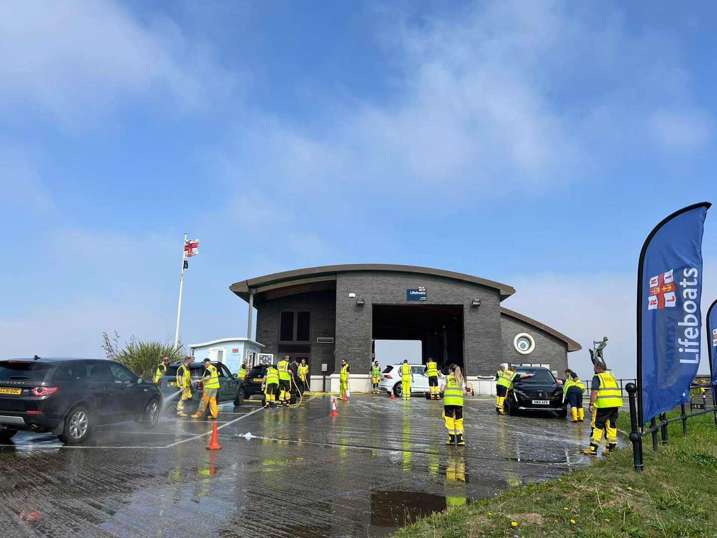be_a_lifesaver_this_summer_join_hoylake_rnli_for_a_mayday_car_wash2