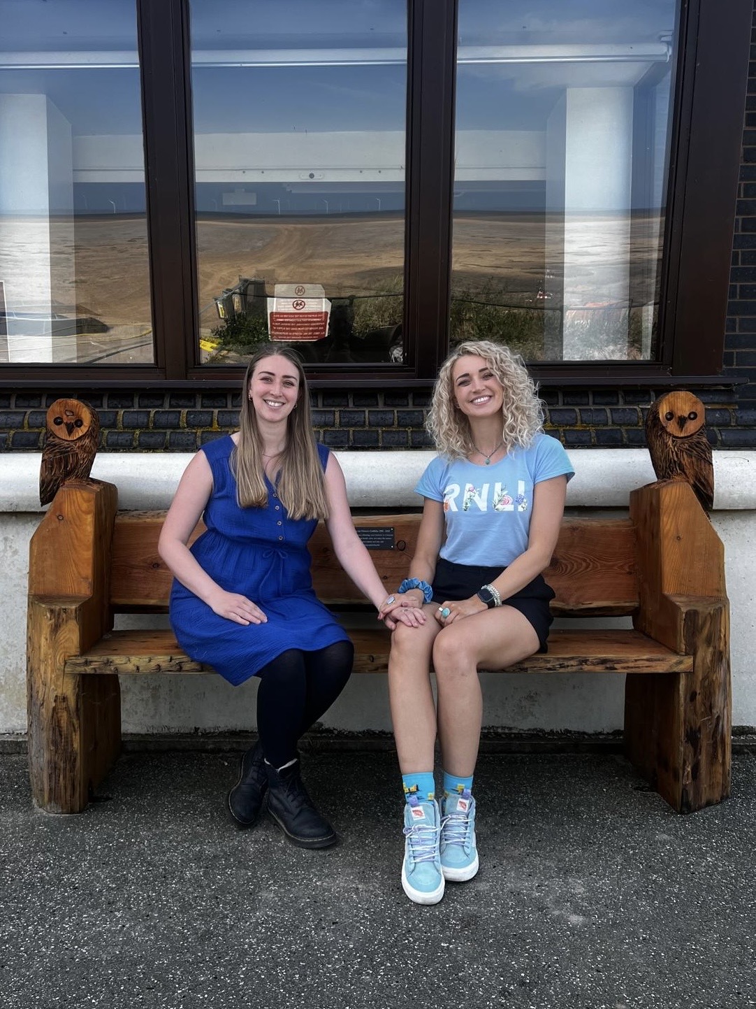 family_of_haydn_griffiths_pay_tribute_with_memorial_bench_at_hoylake_rnli