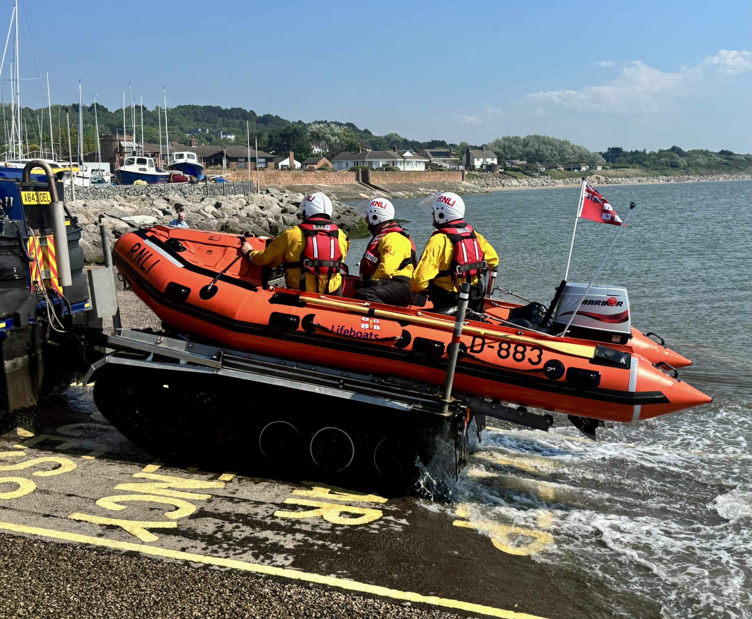 west_kirby_rnli_rescue_two_people_and_an_inflatable_crocodile2